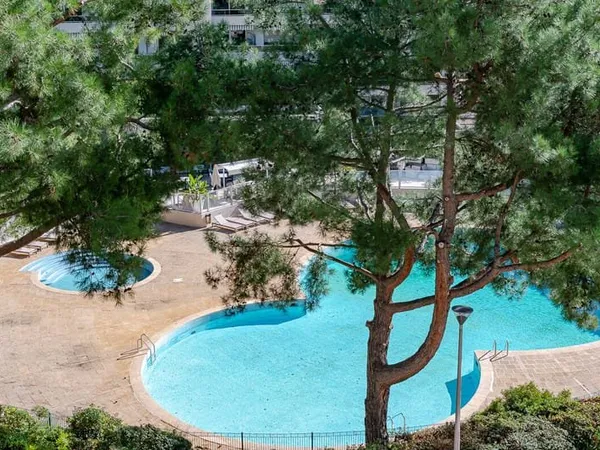 13008 Marseille/ Bagatelle T3/4 plus terrasse.