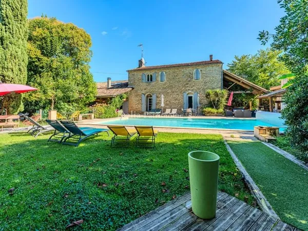 Magnifique propriété de 500 m2 sur parc de 7 200 m2