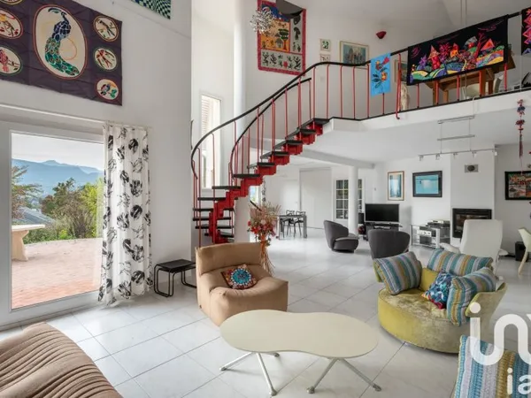 Maison 5 pièces 180 m²