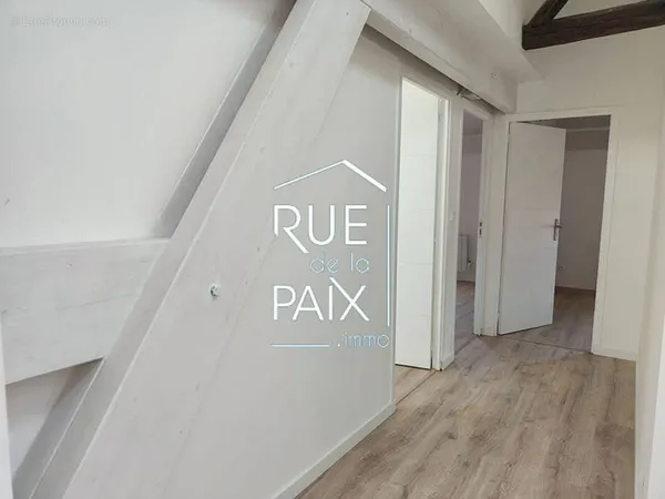 Immeuble de 6 lots à beaumont saint cyr