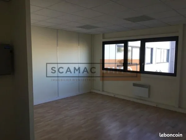Bureau 77 m²
