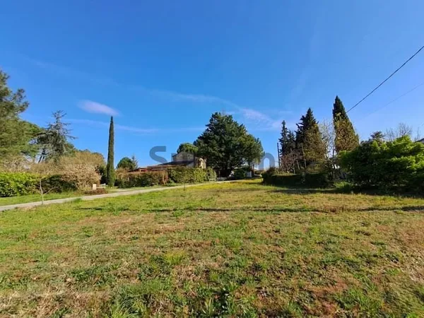 Terrain de 760 m2 à Lablachère