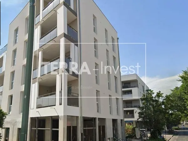 Local commercial 147 m²