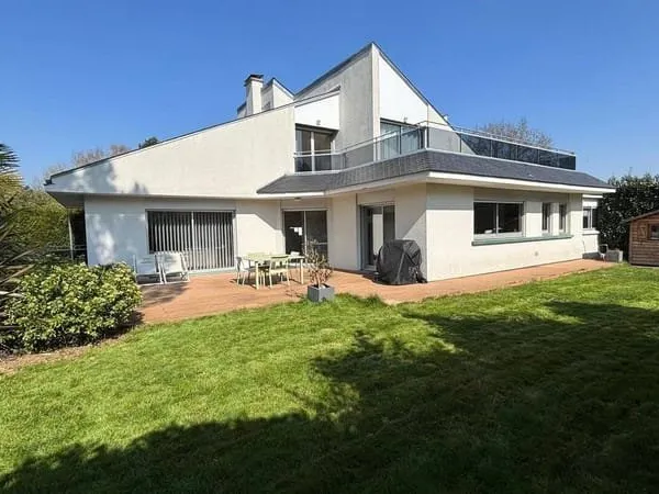 Maison 8 pièces 220 m²