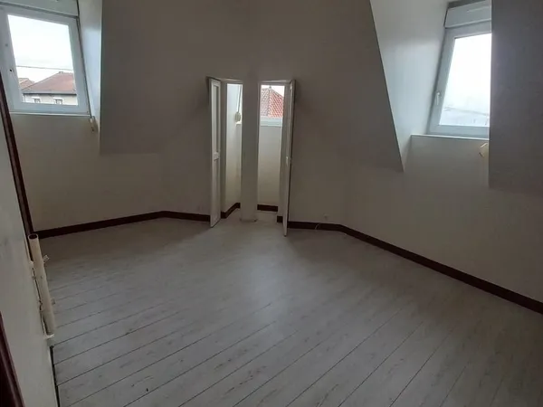CHAUNY.Appartement 2 pièces à 2mn du centre ville et de la gare