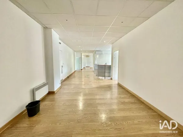 Local commercial 205 m²