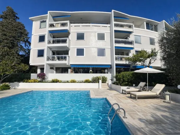 Appartement 3 pièces de standing au coeur d'une résidence confidentielle avec piscine