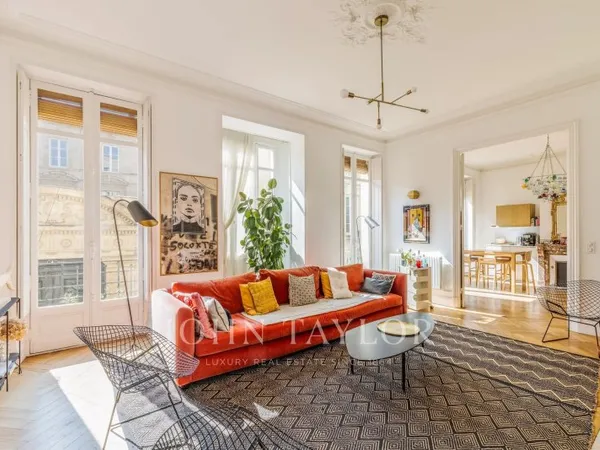 APPARTEMENT BOURGEOIS - 4 PIECES - ASCENSEUR - TRIANGLE D'OR