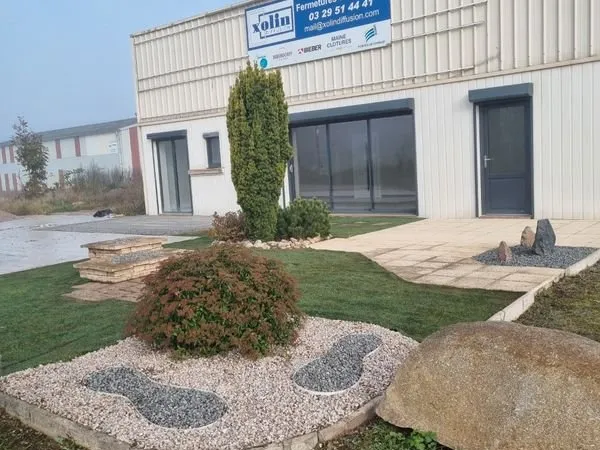Bâtiment industriel et commercial