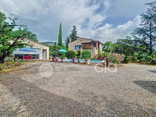Belle villa divisée en 2 appartements à Peymeinade