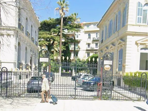 Parking sécurisé portail d'accès