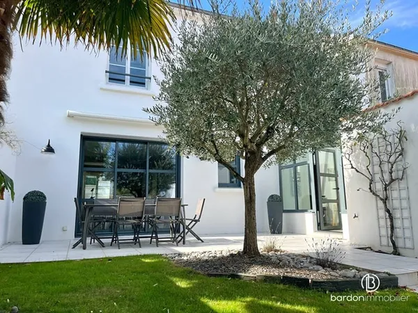 Maison en pierre de caractère - 135 m² - Centre-ville de La Garnache