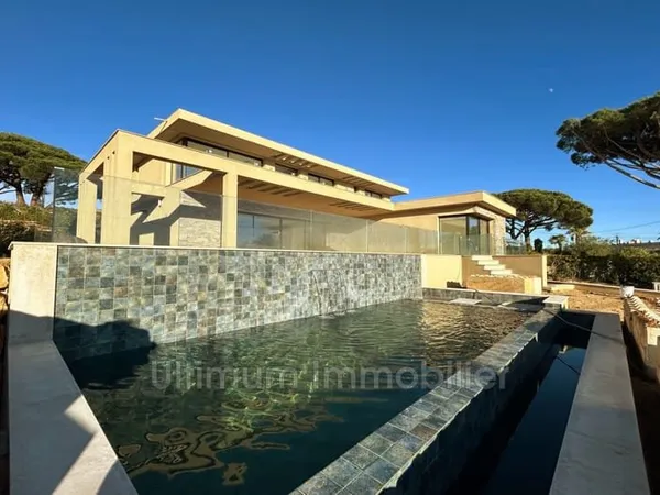 Maison 380 m²