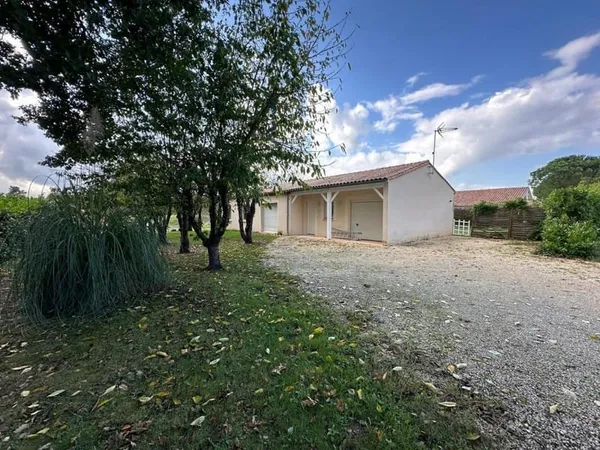 Maison plain pied avec garage et jardin