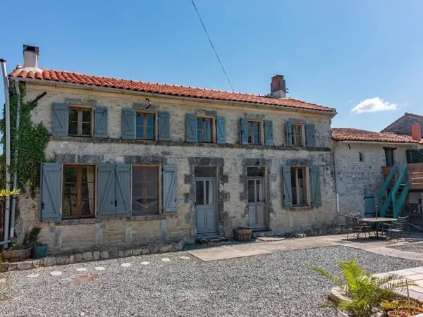 Joli cottage avec jardin, piscine et maison d'amis