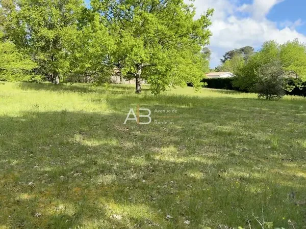 Terrain VIABILISE 879 m2 - Libre de constructeur - Lège Cap-