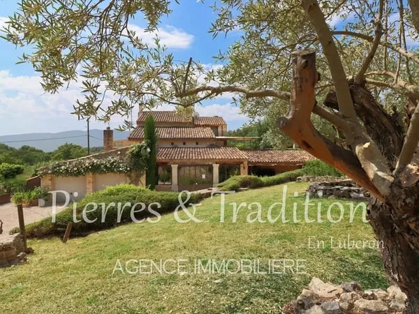 Provence, Luberon, splendide mas provençal avec piscine et vue panoramique