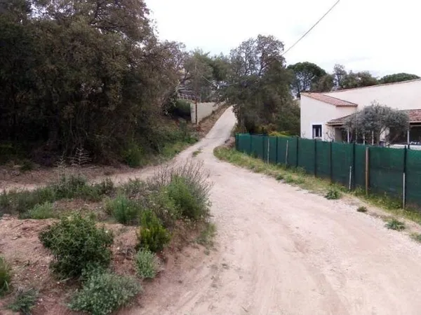 Terrain constructible 1302 m²