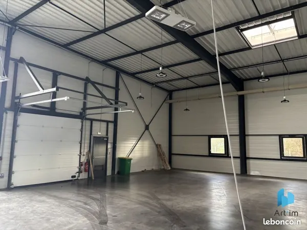 Local 430 m² Le Mans