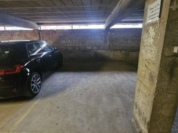 Parking 13 m²