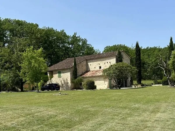 Une combinaison parfaite de luxe et de tradition dans la campagne française.