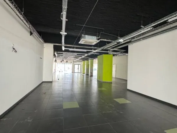 Local commercial 312 m²