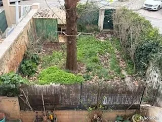 GARDANNE CENTRE VILLE Immeuble R+1 avec deux appartements T3 et T2 avec jardin et véranda, travaux à