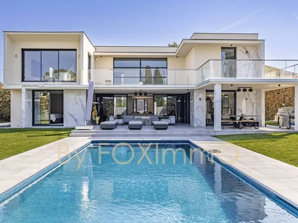 Villa 10 pièces 350 m²