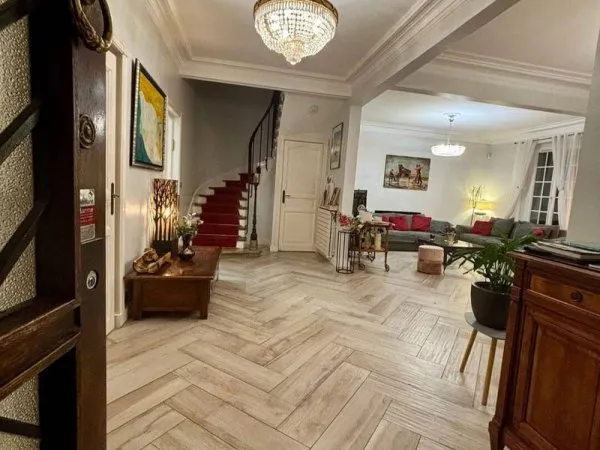 Maison 10 pièces 240 m²