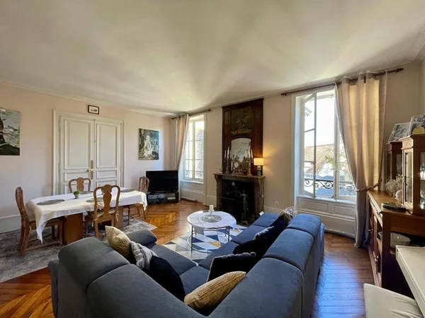 Grand appartement de caractère de 173 m² en plein centre de Nevers - Garage - Dépendance - 4 chambre