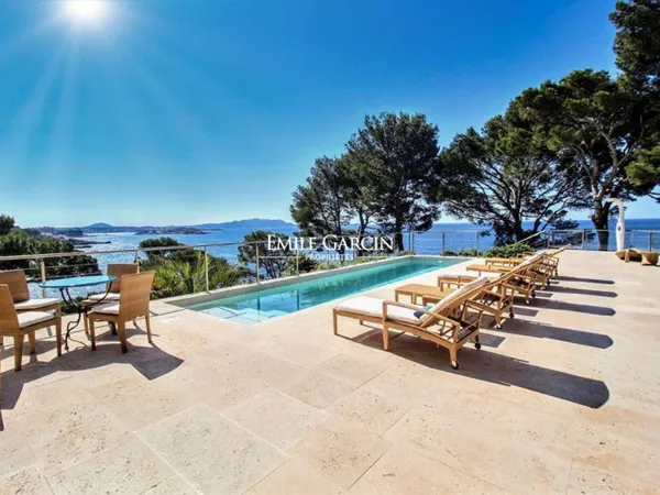 Villa à louer à Bandol les pieds dans l'eau, vue mer exceptionnelle