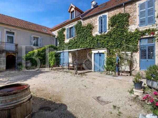 Maison individuelle 21 pièces 375 m²