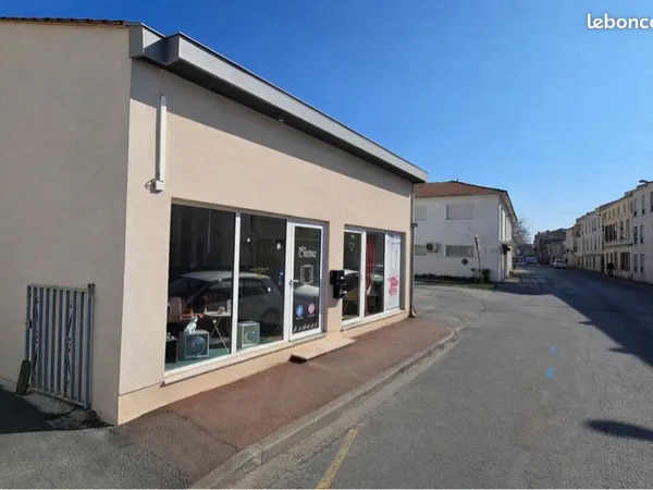 Locaux commerciaux / bureaux à louer à Saint-Médard-en-Jalles