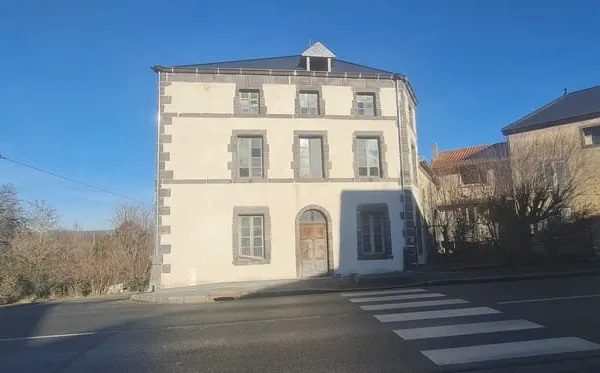 Charmante maison de maître de 112 m2 à rénover avec un terra
