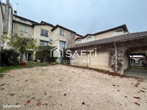 Local 361 m² CAZAUBON