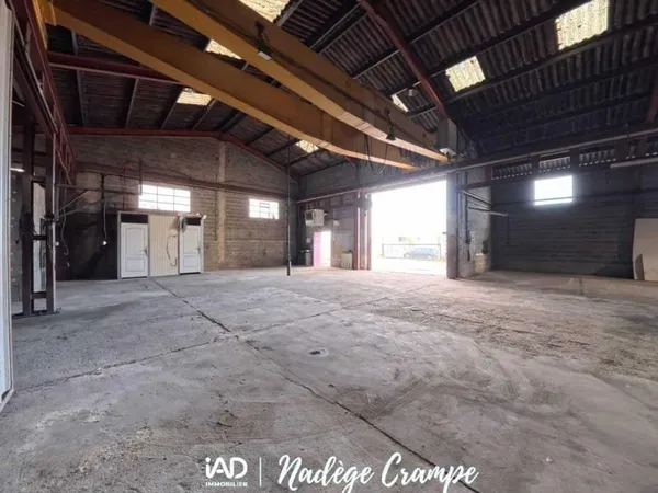 Local commercial 702 m²