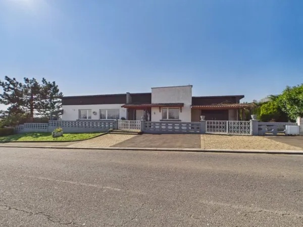Maison 7 pièces 248 m²