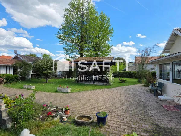 2 maisons sur beau terrain paysagé