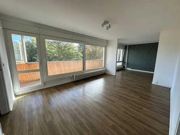 APPARTEMENT DE TYPE 4 AVEC BALCON + TERRASSE + PLACE DE PARK