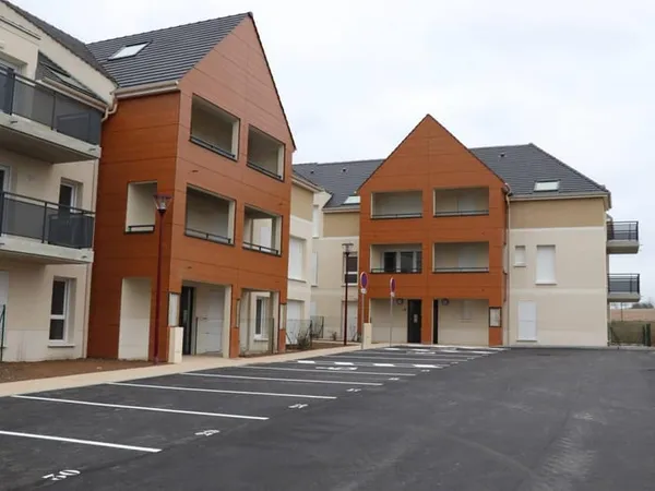 FRENEUSE - Parking extérieur