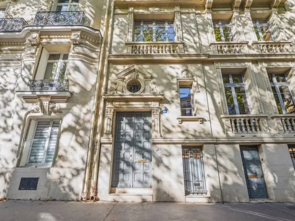 Bureaux 569 m²