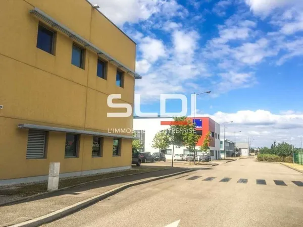 Local d'activité 638 m²