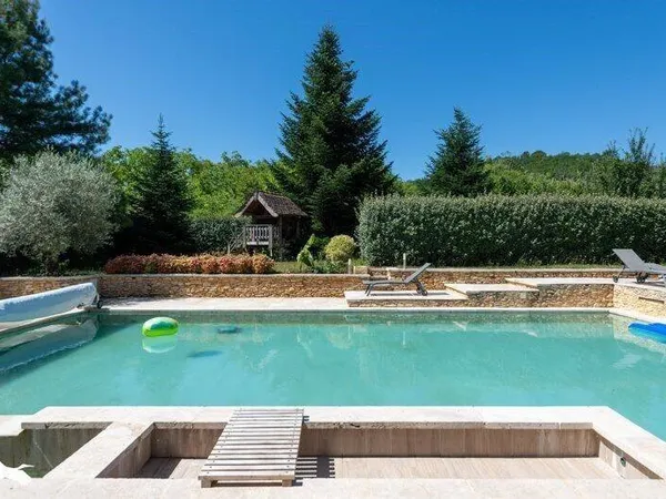 Maison 12 pièces 374 m²