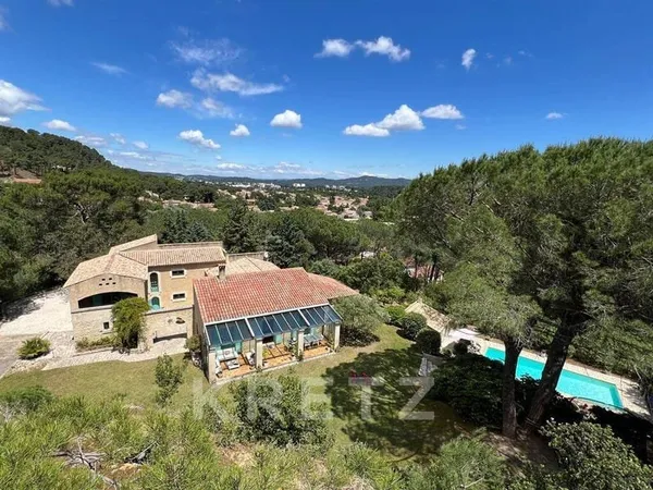 Maison 8 pièces 350 m²
