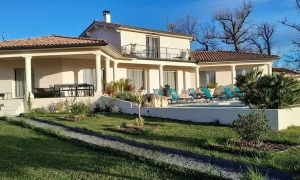 Maison 8 pièces 235 m²