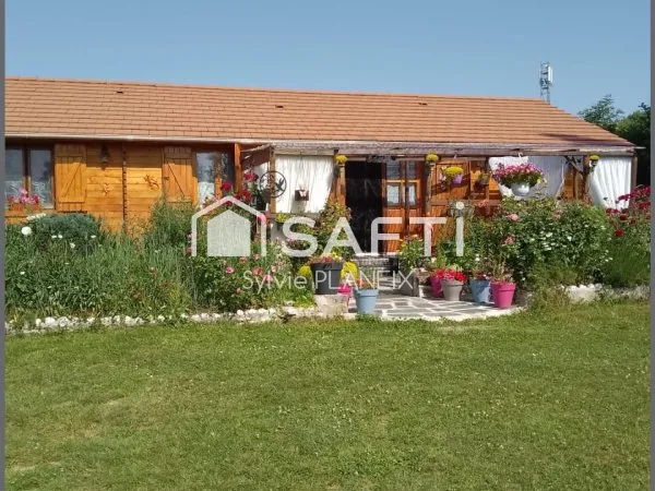 Idéalement bien situé se trouve ce magnifique chalet, entretenu avec le plus grand soin.