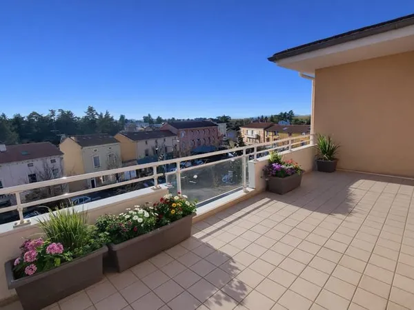 F4 - PLEIN CENTRE D'ANDREZIEUX- RARE A LA LOCATION
