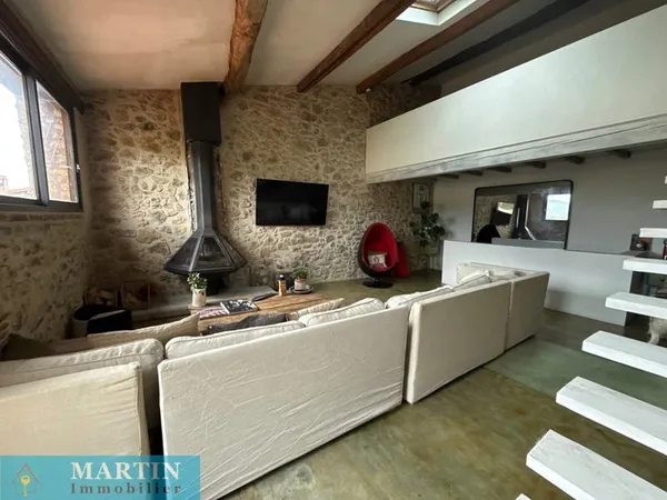 MAISON DE VILLAGE AVEC PISCINE, TERRASSE, JARDIN ET GARAGE