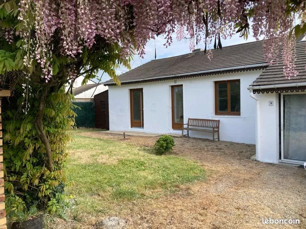 Maison lumineuse - proches des commodités - jardin sans vis-à-vis - au calme
