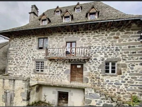 Maison traditionnelle auvergnate de village